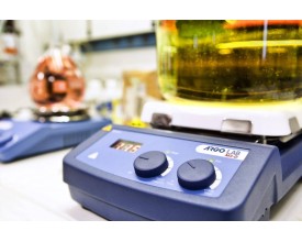 Agitatore magnetico digitale con piastra riscaldante in vetroceramica M3-D