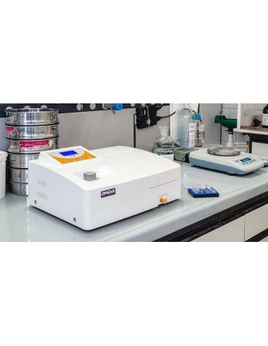 Spettrofotometro ONDA V-10 Plus in laboratorio